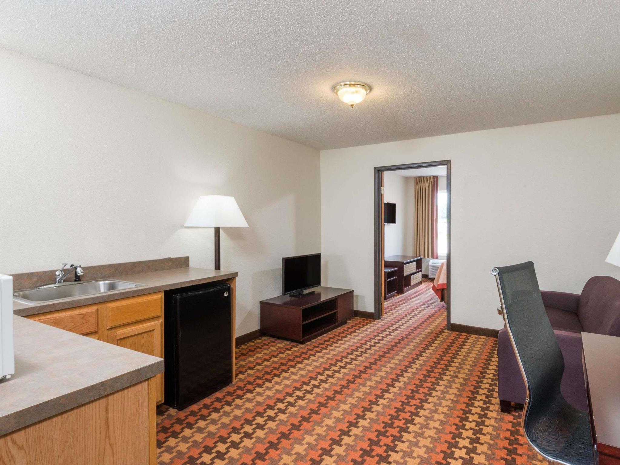 Super 8 By Wyndham Cloverdale In Екстер'єр фото