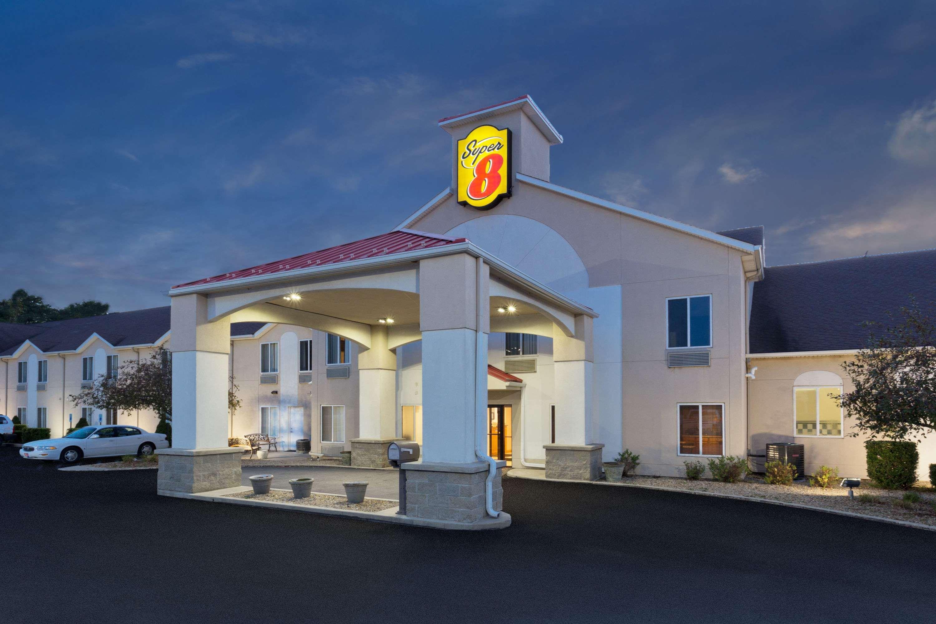 Super 8 By Wyndham Cloverdale In Екстер'єр фото