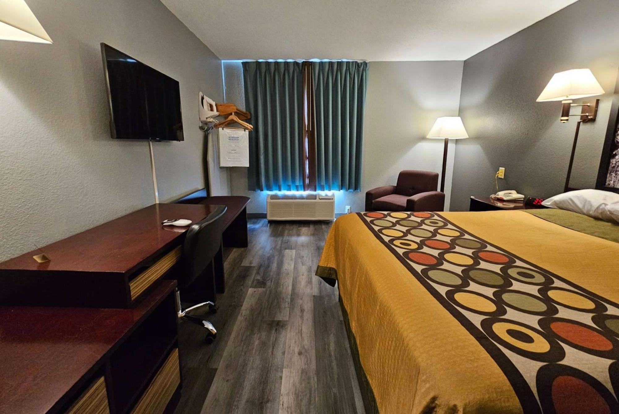 Super 8 By Wyndham Cloverdale In Екстер'єр фото
