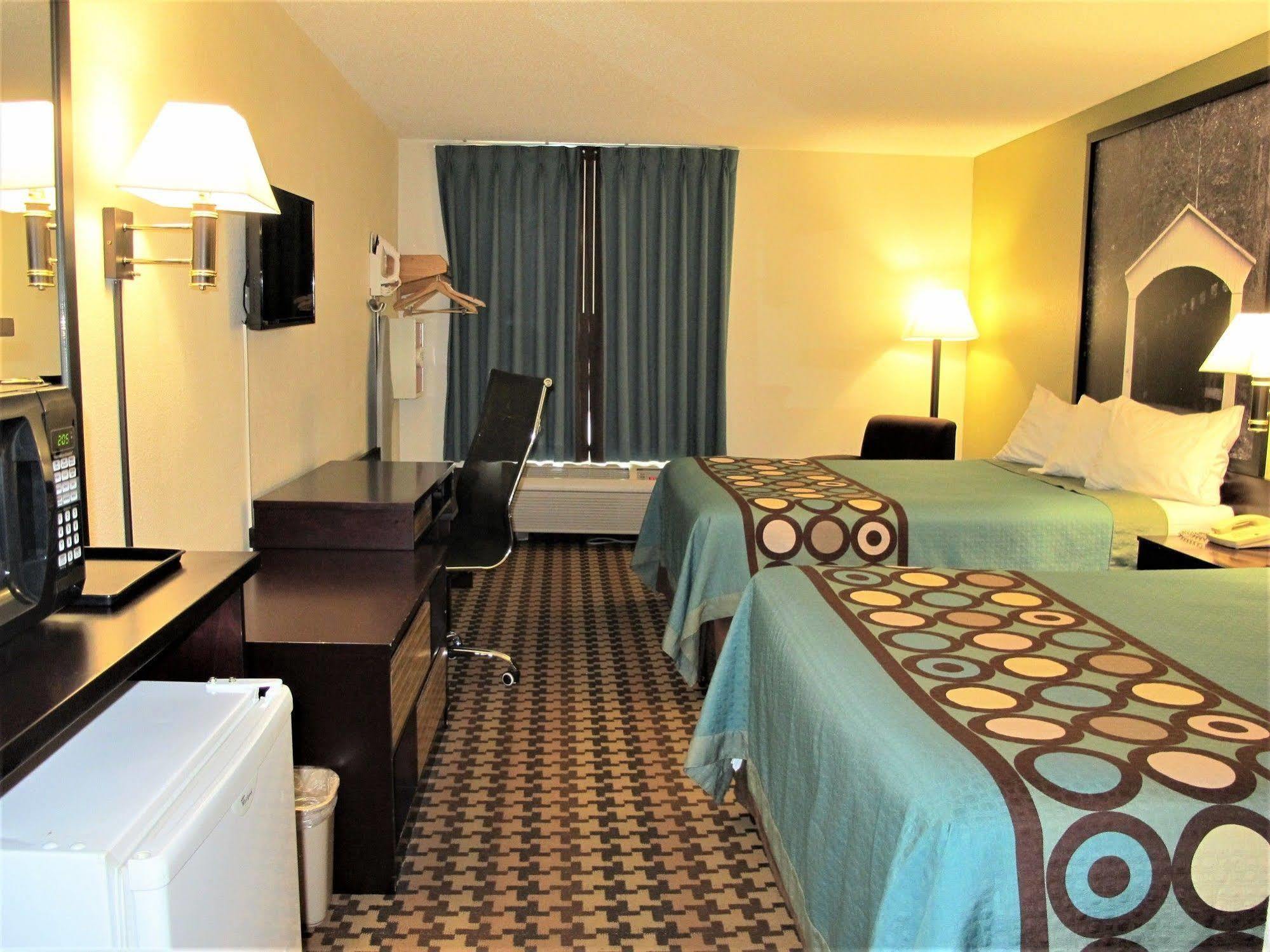 Super 8 By Wyndham Cloverdale In Екстер'єр фото